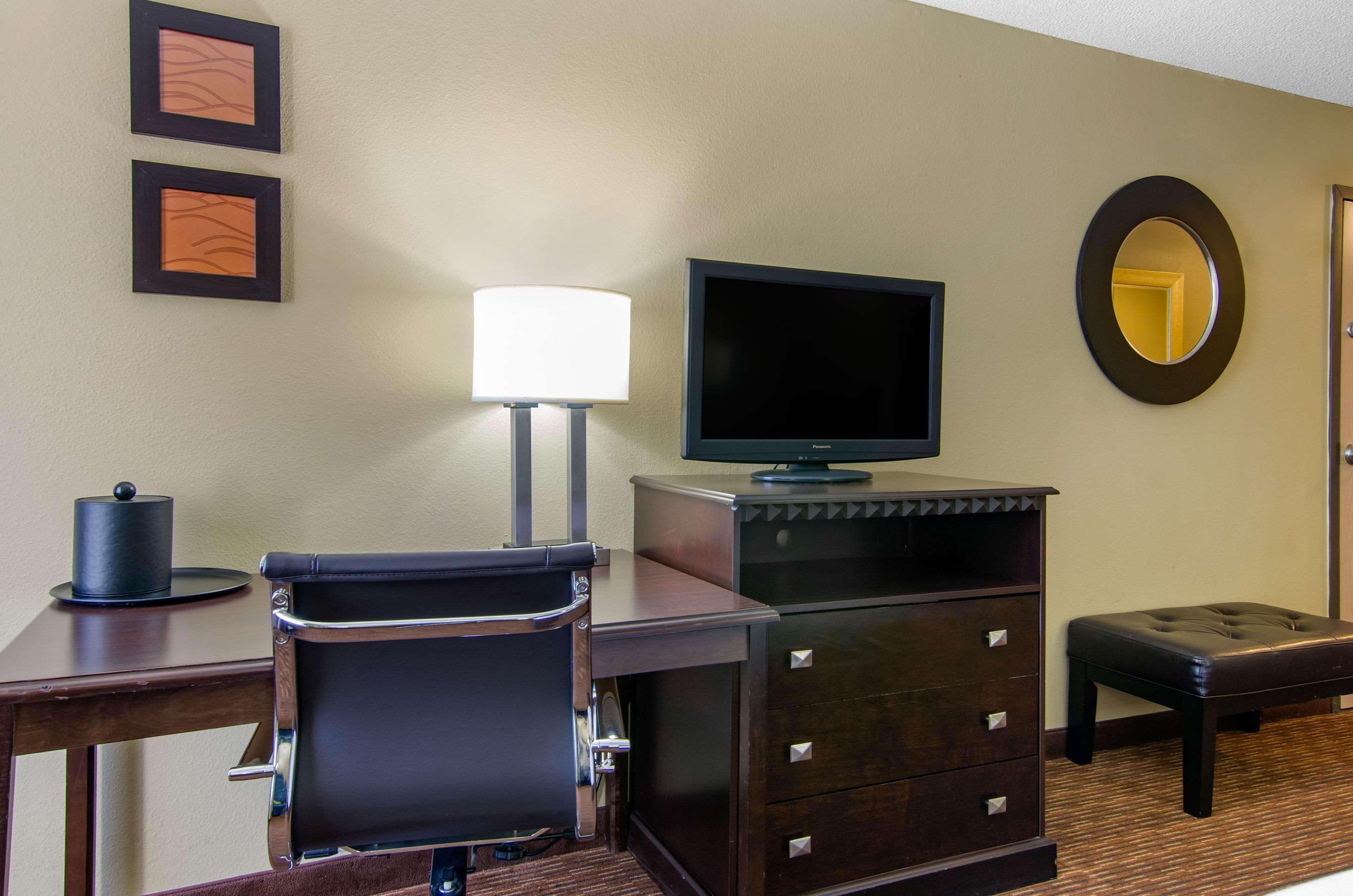 Comfort Inn & Suites Kansas City - Northeast Dış mekan fotoğraf