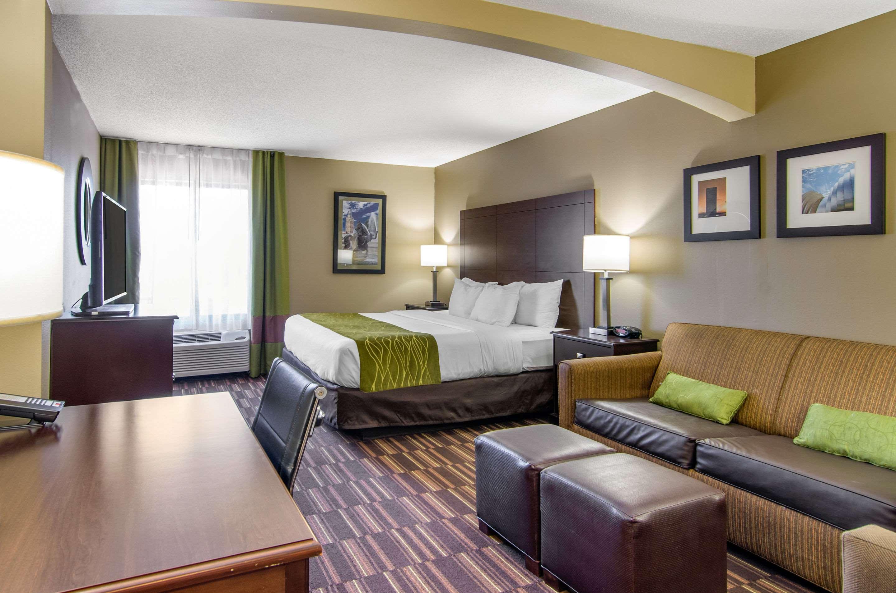 Comfort Inn & Suites Kansas City - Northeast Dış mekan fotoğraf