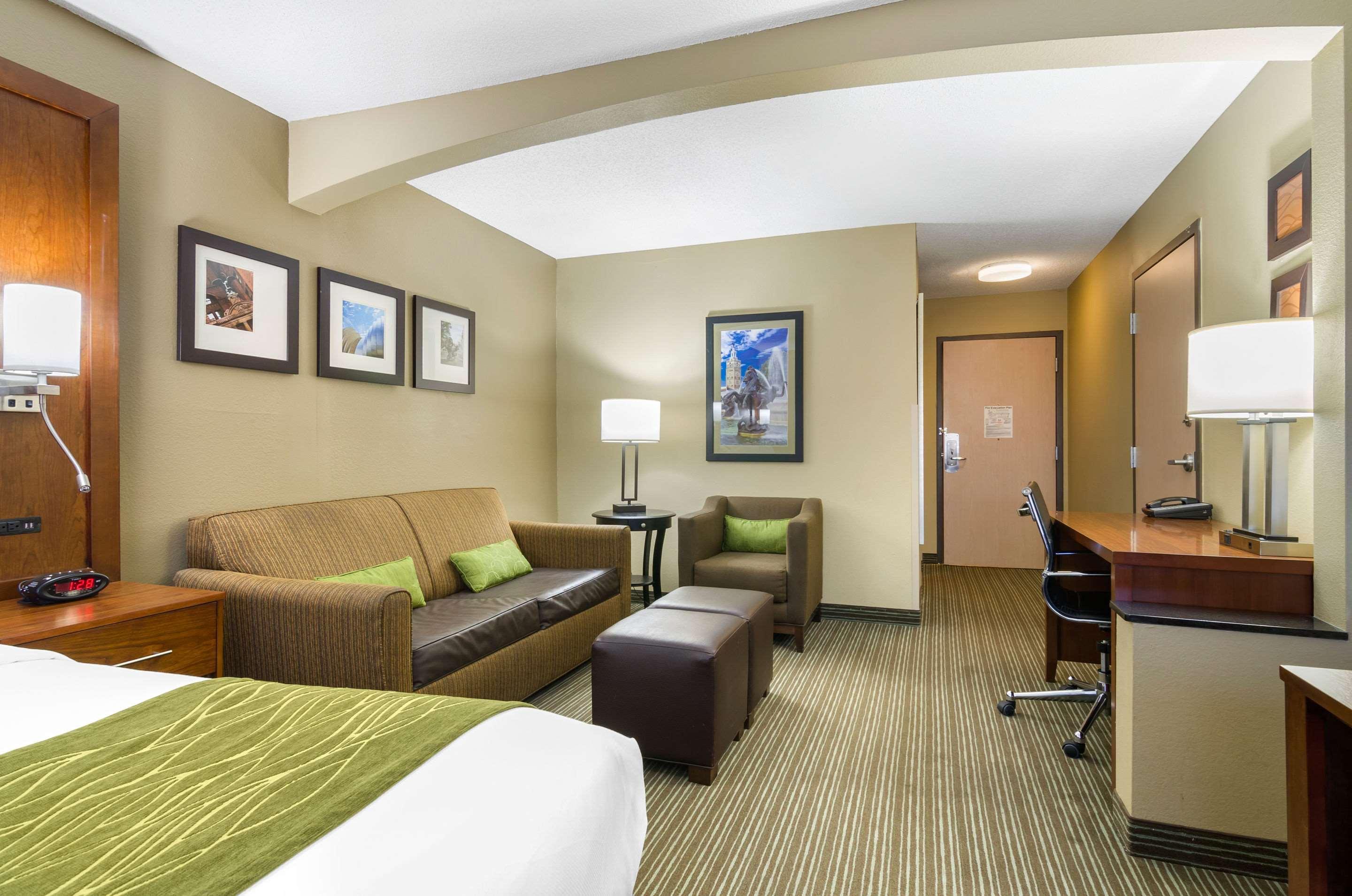 Comfort Inn & Suites Kansas City - Northeast Dış mekan fotoğraf