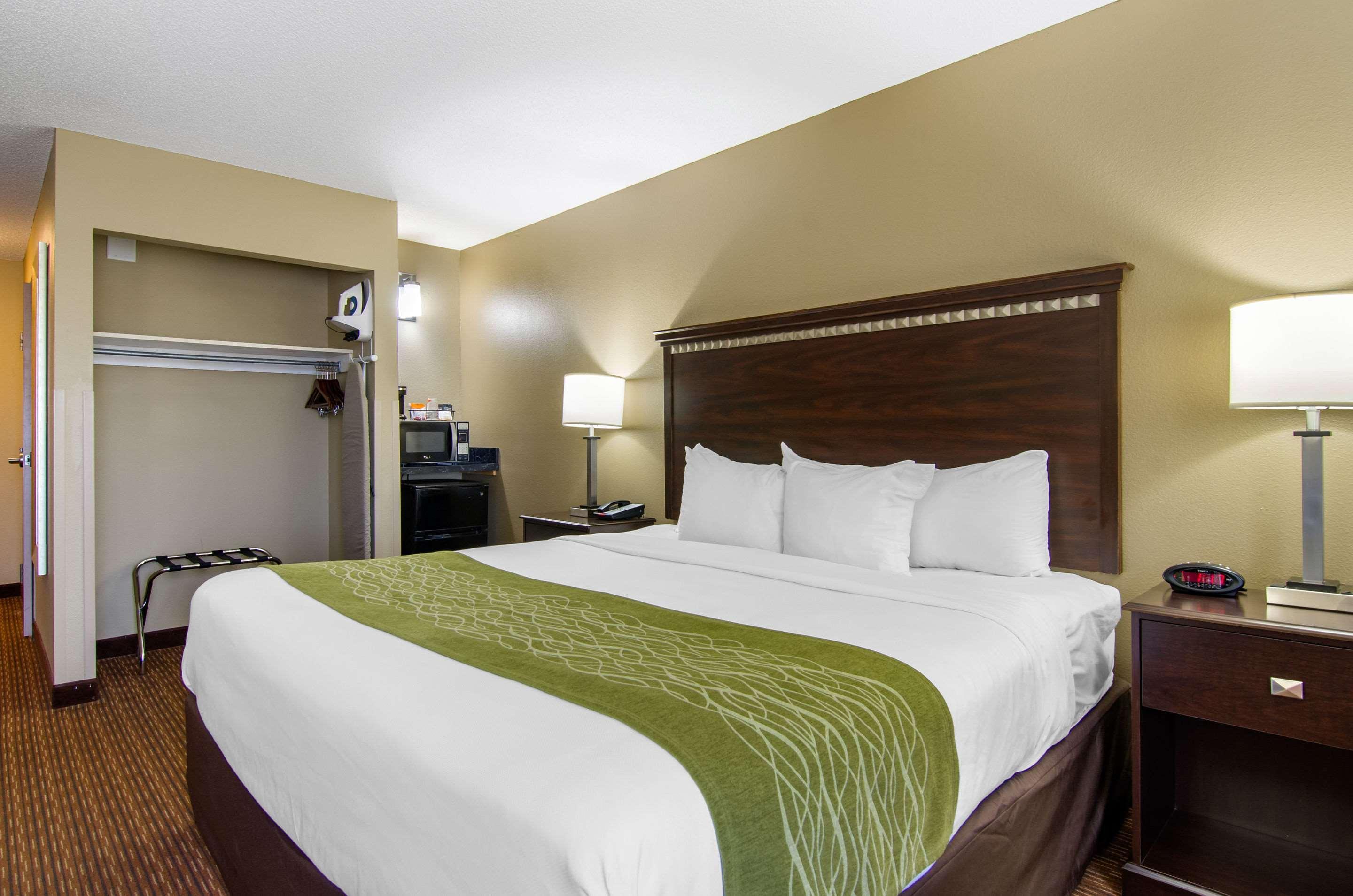 Comfort Inn & Suites Kansas City - Northeast Dış mekan fotoğraf